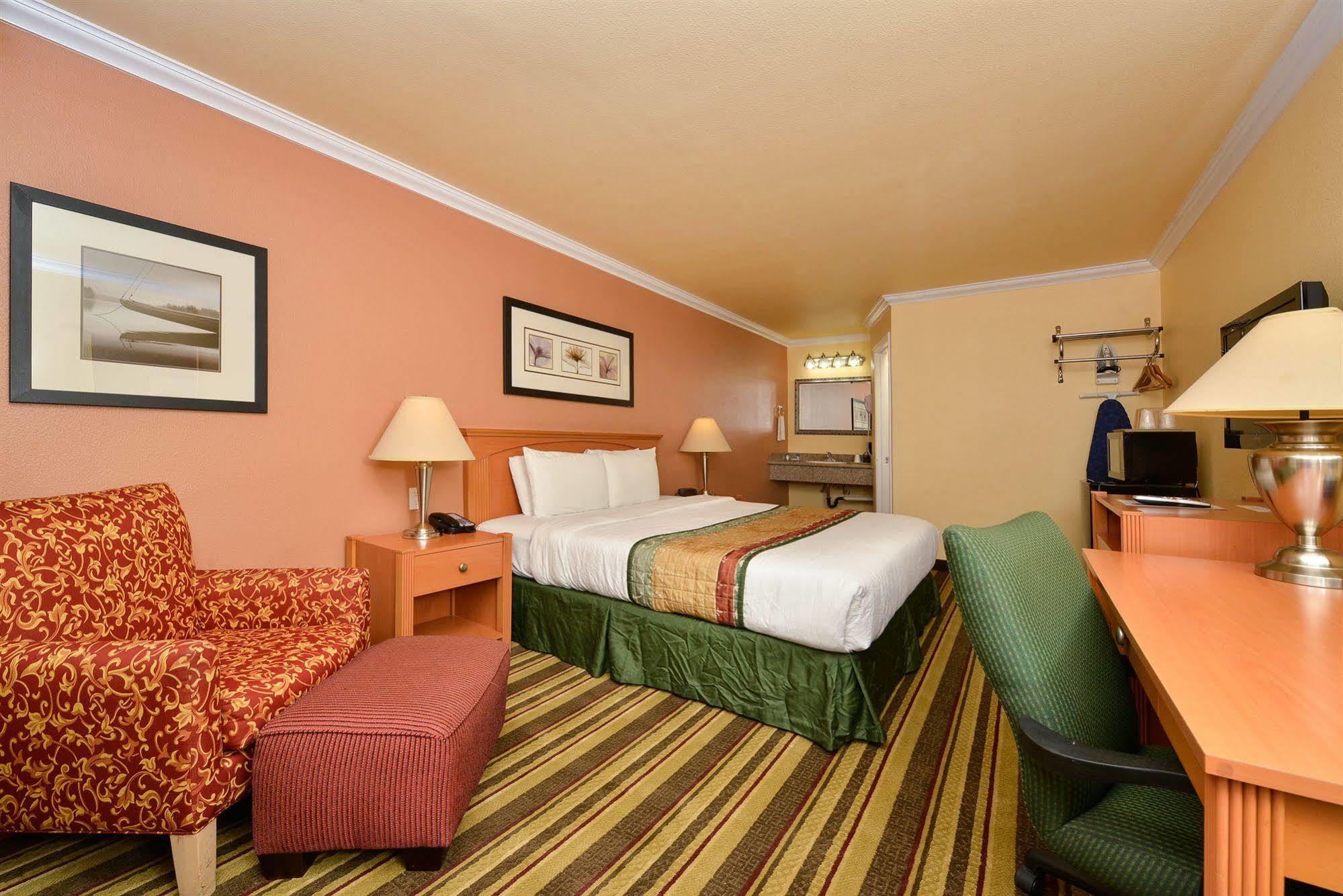 Motel By The Sfo 2*